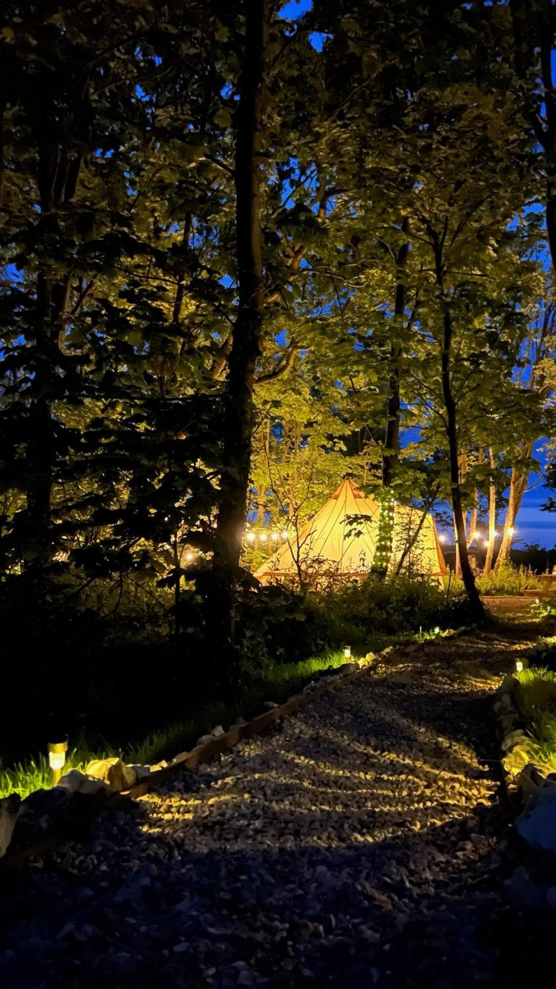 Отель Glamping At Camp Corve Chale Экстерьер фото